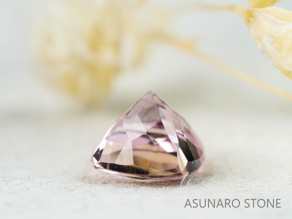 モルガナイト クッションカット　ブラジル産　0.453ct　【211213-206】