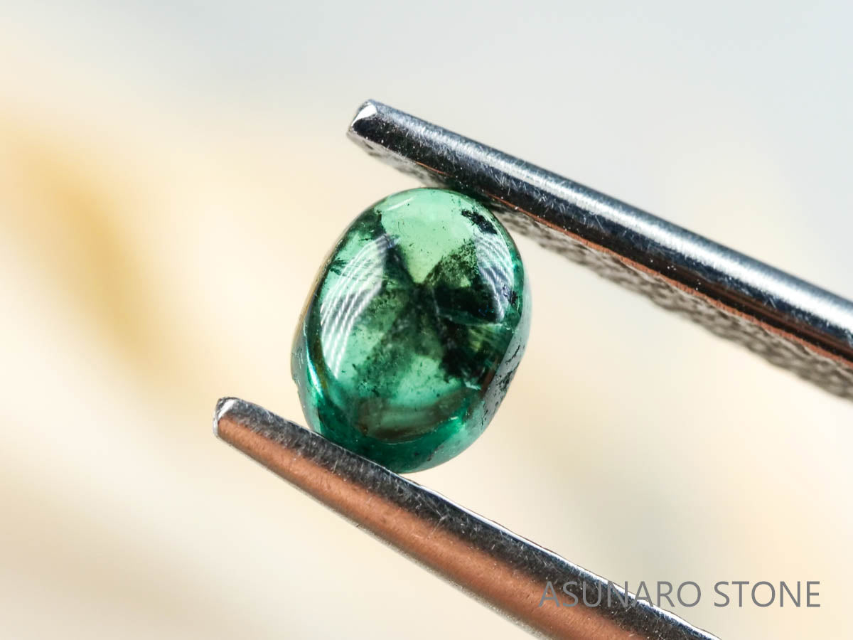 トラピッチェエメラルド　オーバルカボション　コロンビア産　　0.40ct【220104-270】