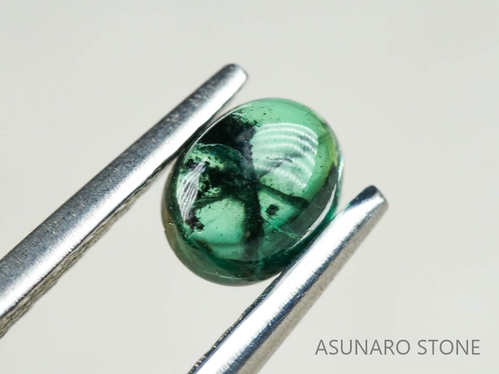 トラピッチェエメラルド　オーバルカボション　コロンビア産　　0.40ct【220104-270】
