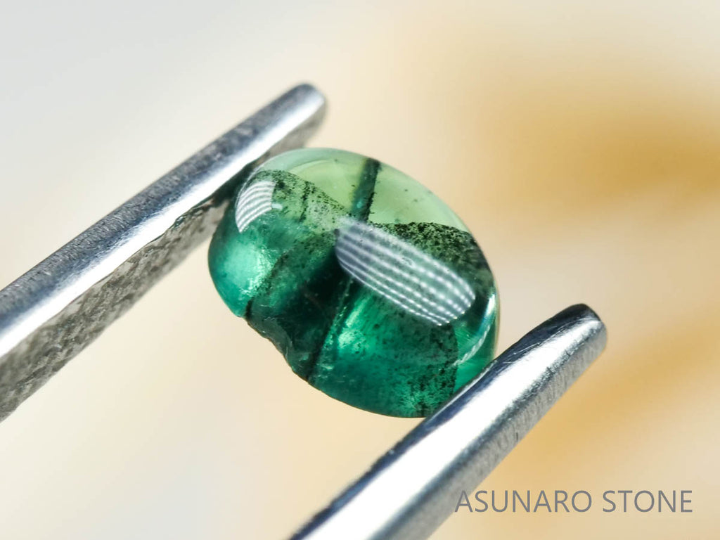 トラピッチェエメラルド　オーバルカボション　コロンビア産　　0.30ct【220104-271】