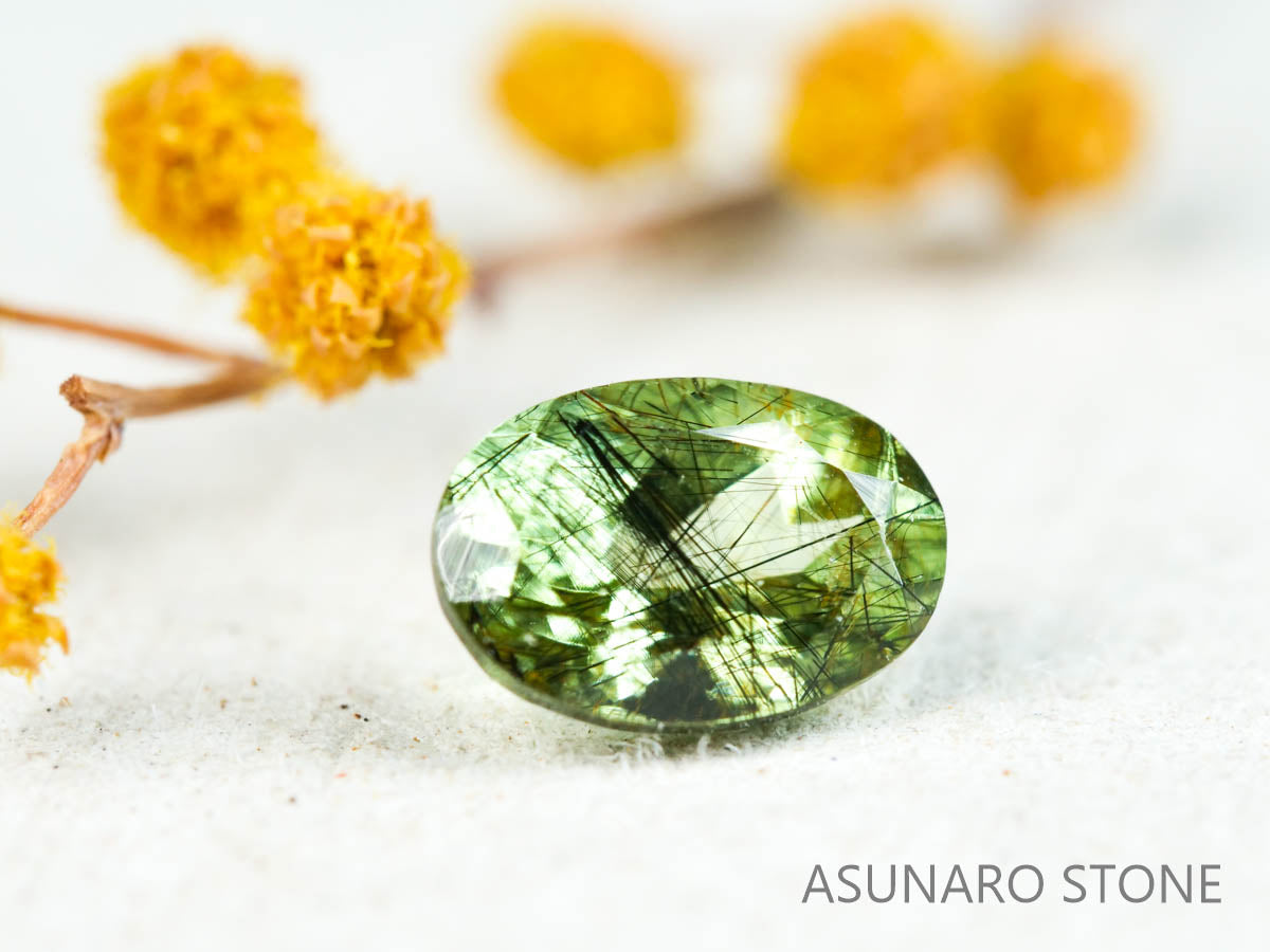 ルドウィジャイトインペリドット　オーバルカット　パキスタン産  0.61ct【211223-251】