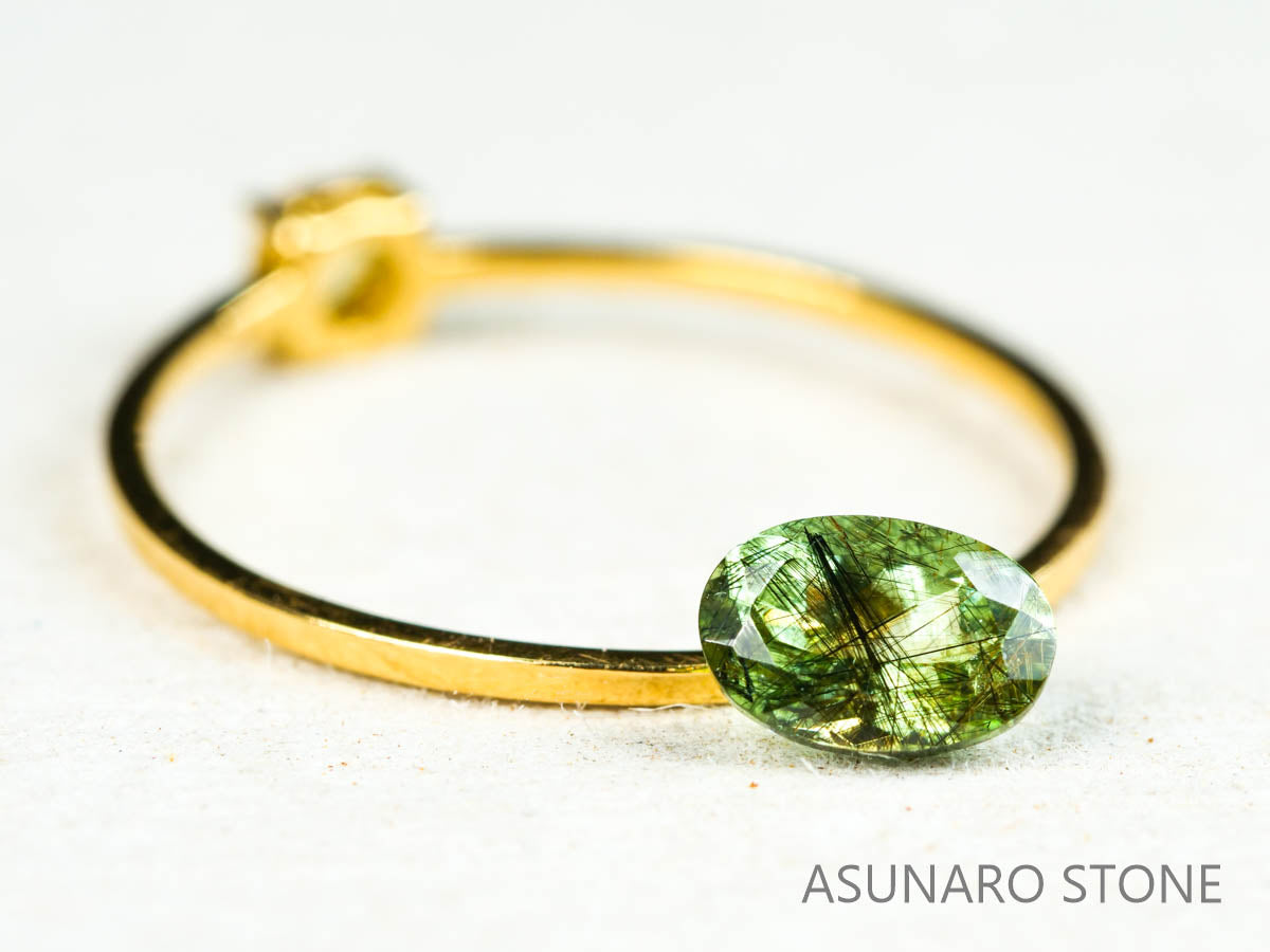 ルドウィジャイトインペリドット　オーバルカット　パキスタン産  0.61ct【211223-251】