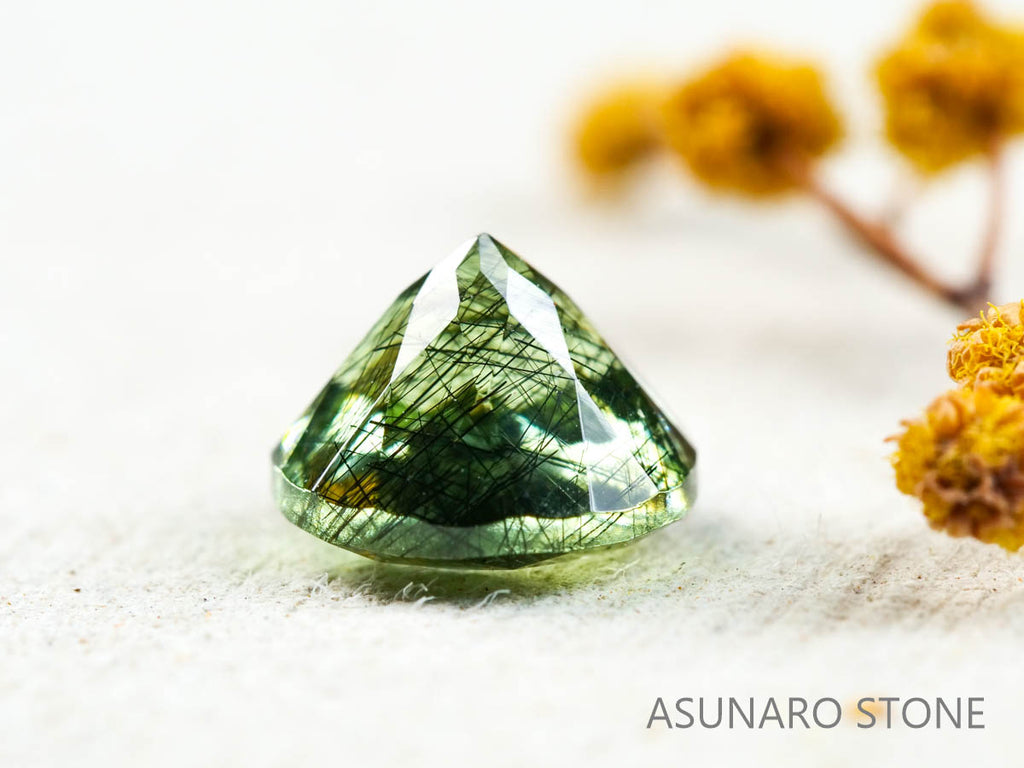 ルドウィジャイトインペリドット　ラウンドカット　パキスタン産   1.05ct【211224-253】