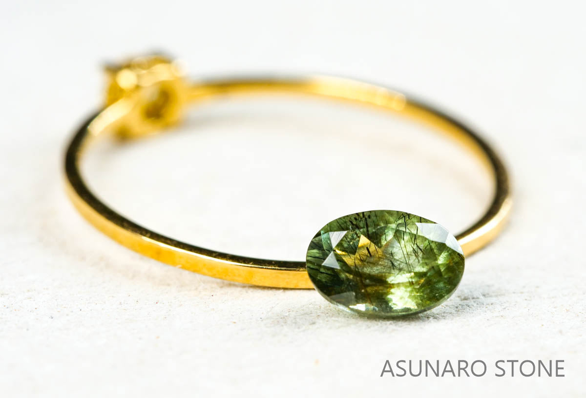 ルドウィジャイトインペリドット　オーバルカット　パキスタン産  0.57ct【211224-255】