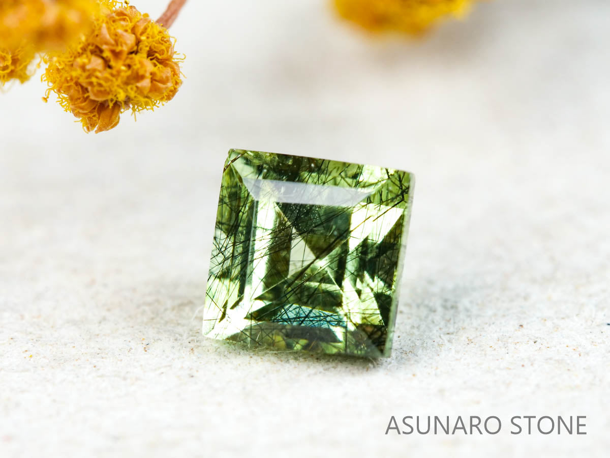 ルドウィジャイトインペリドット　スクエアカット　パキスタン産   0.46ct【211224-256】