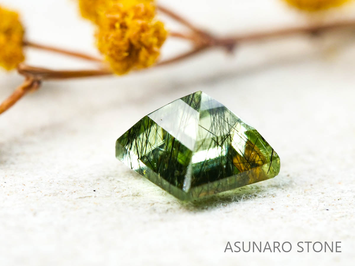 ルドウィジャイトインペリドット　スクエアカット　パキスタン産   0.46ct【211224-256】