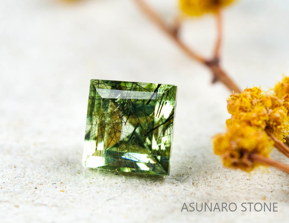 ルドウィジャイトインペリドット　スクエアカット　パキスタン産   0.47ct【211224-257】