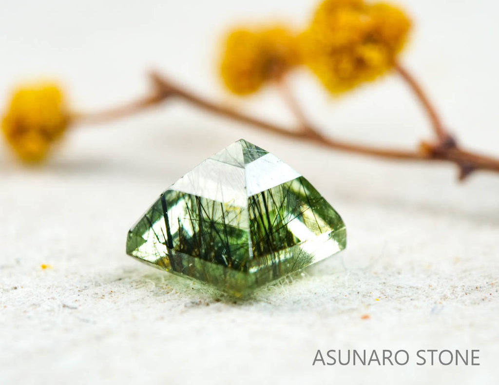 ルドウィジャイトインペリドット　スクエアカット　パキスタン産   0.47ct【211224-257】