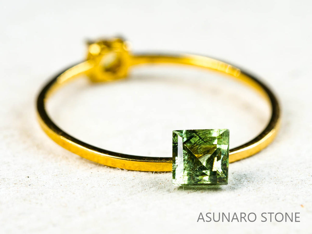 ルドウィジャイトインペリドット　スクエアカット　パキスタン産   0.47ct【211224-257】