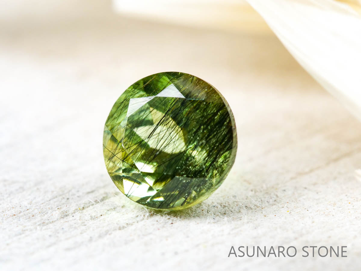 ルドウィジャイトインペリドット　ラウンドカット　パキスタン産   1.15ct【211224-258】