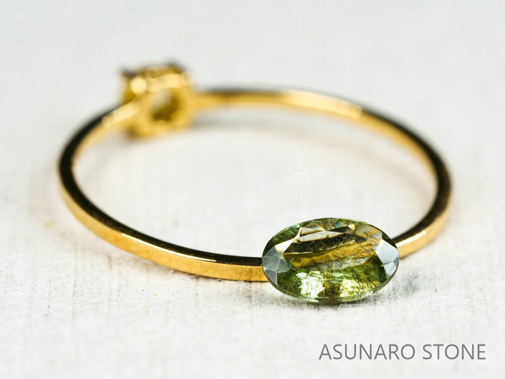 ルドウィジャイトインペリドット　オーバルカット　パキスタン産   0.41ct【220104-259】