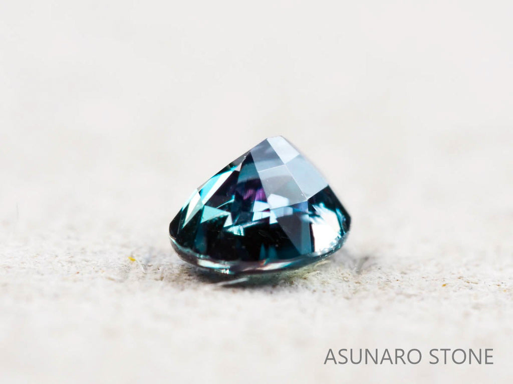 アレキサンドライト　オーバルカット　 ブラジル産　0.13ct【220119-590】