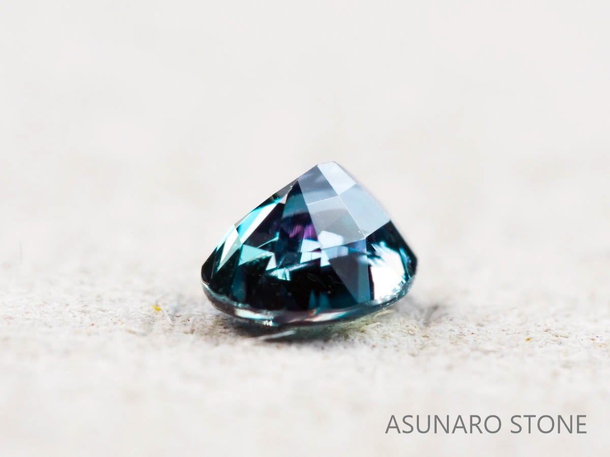 アレキサンドライト　オーバルカット　 ブラジル産　0.13ct【220119-590】