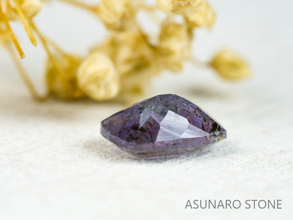 ブラッドショットアイオライト クッションカット インド産　　0.94ct【220104-207】