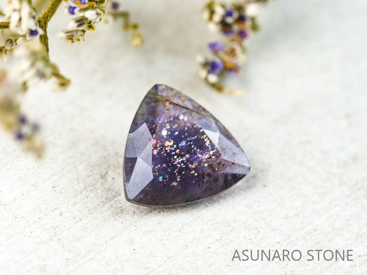 ブラッドショットアイオライト トリリアントカット インド産　　1.45ct【220104-209】