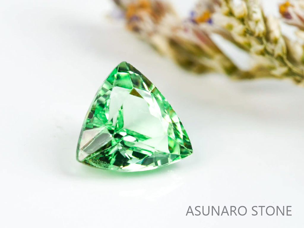 ミントガーネット タンザニア産  トリリアントカット　 0.58ct【220131-347】
