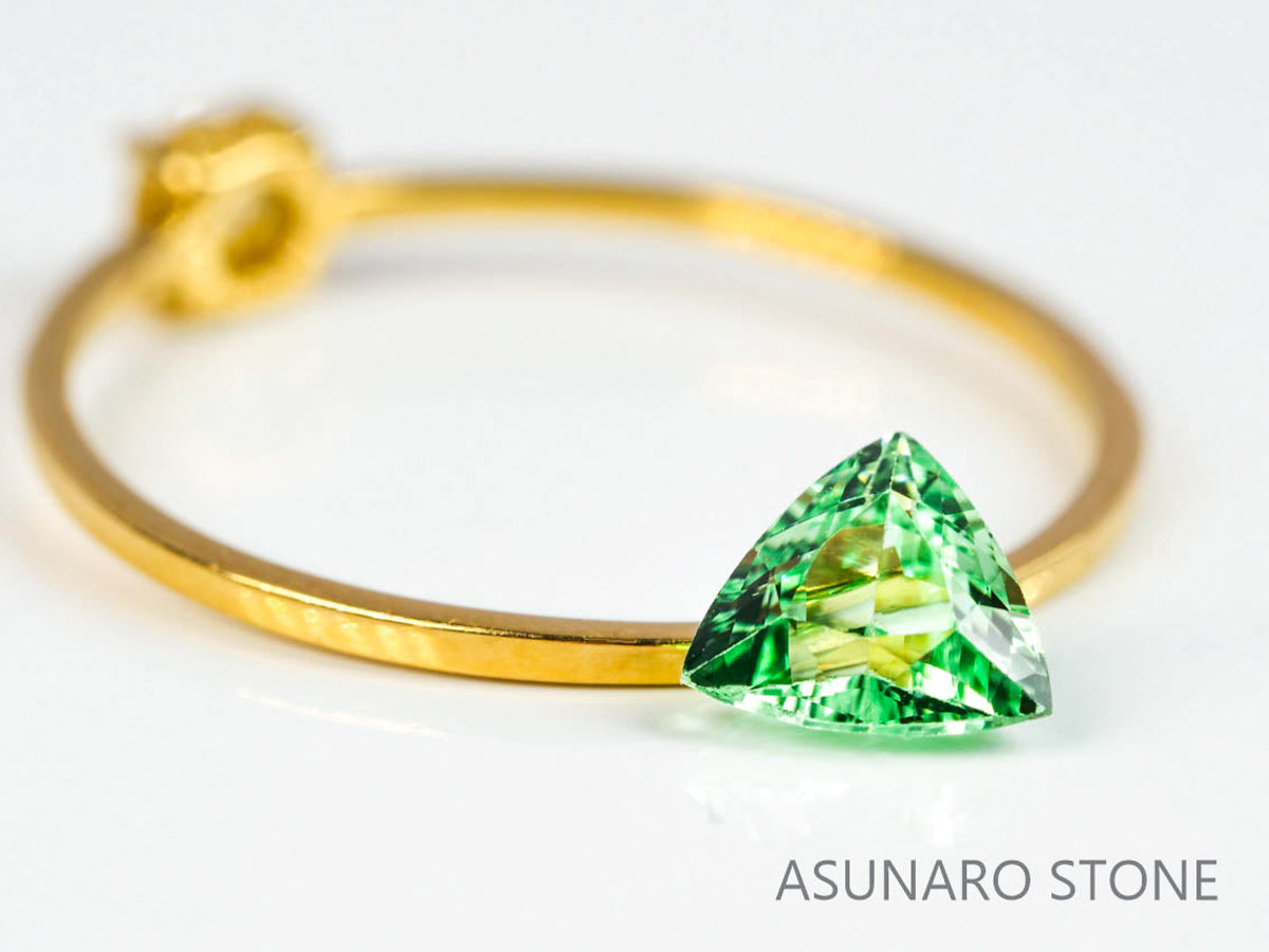 ミントガーネット タンザニア産  トリリアントカット　 0.58ct【220131-347】