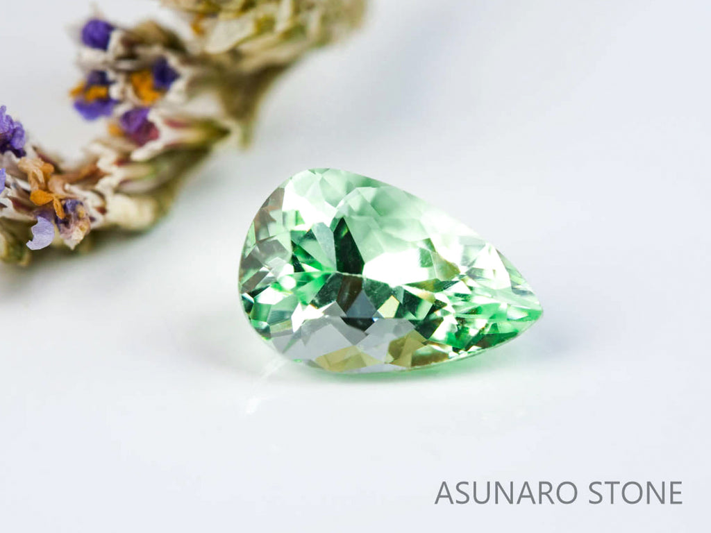 ミントガーネット タンザニア産  ペアシェイプカット 0.54ct【220131-348】