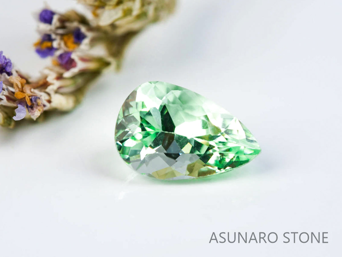 ミントガーネット タンザニア産  ペアシェイプカット 0.54ct【220131-348】