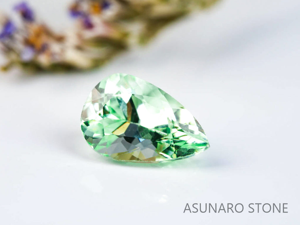 ミントガーネット タンザニア産  ペアシェイプカット 0.54ct【220131-348】