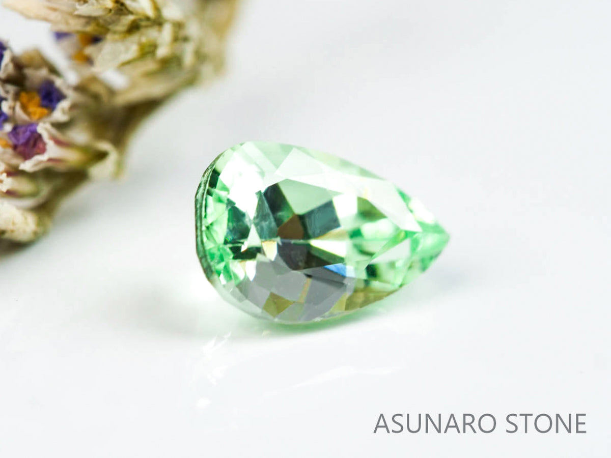 ミントガーネット タンザニア産  ペアシェイプカット 0.54ct【220131-348】