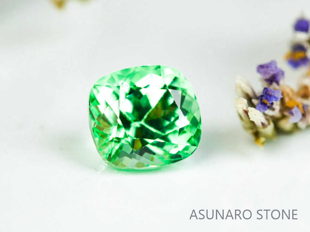 ミントガーネット タンザニア産  クッションカット 0.58ct【220131-349】
