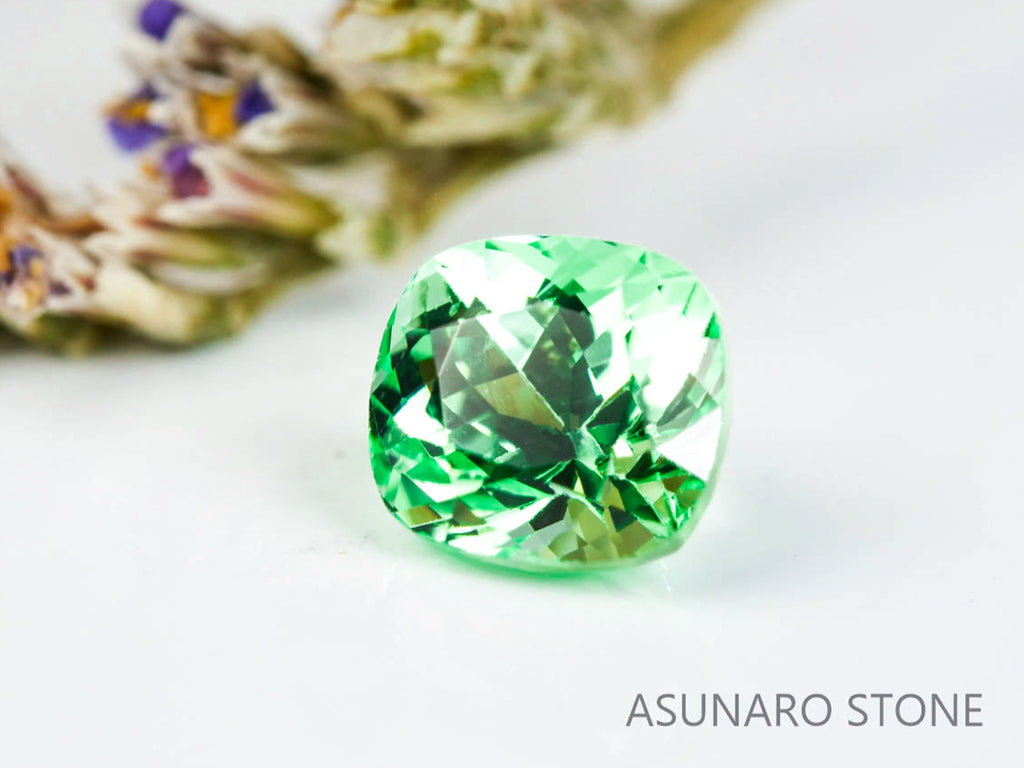 ミントガーネット タンザニア産  クッションカット 0.58ct【220131-349】