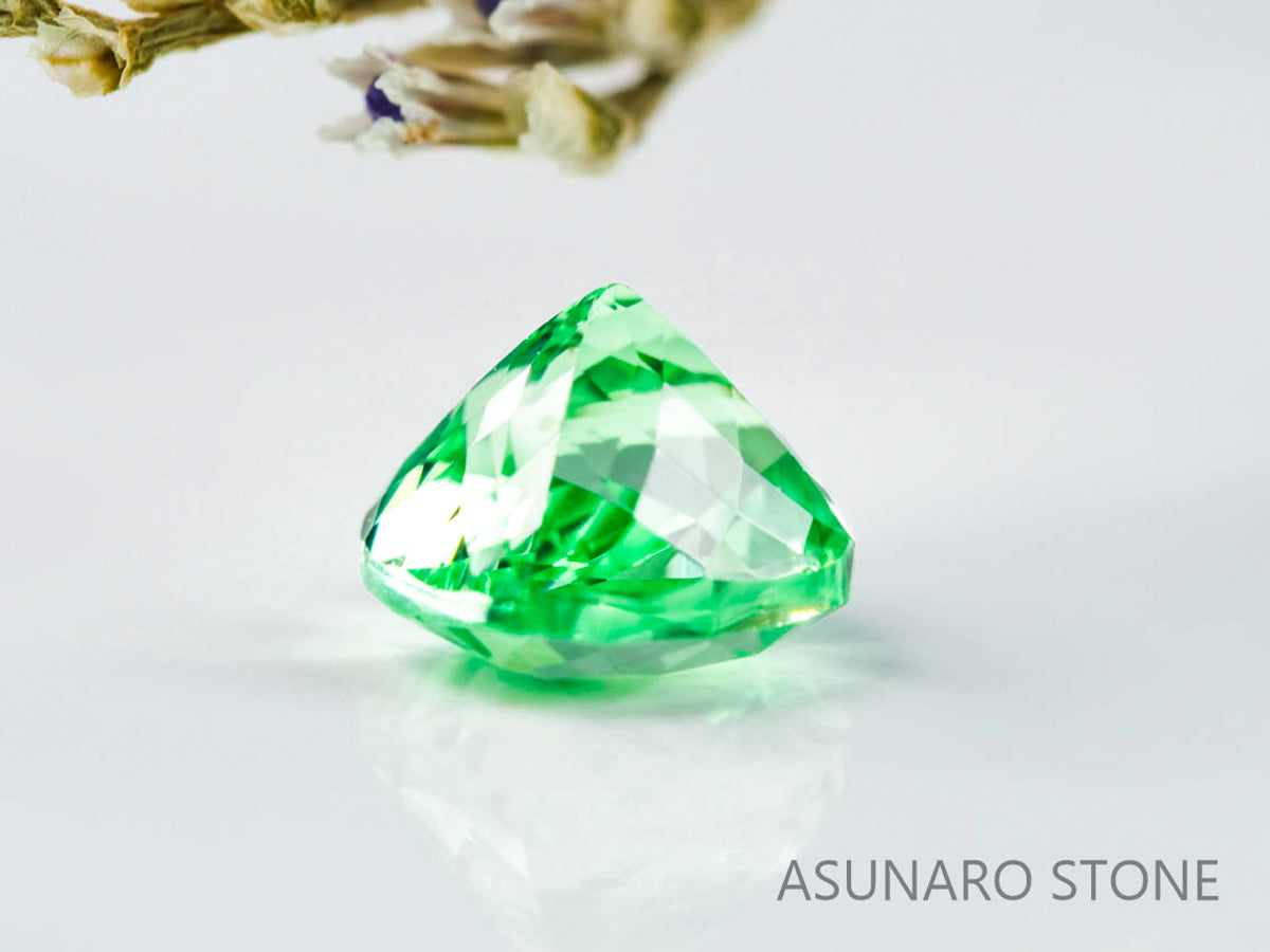 ミントガーネット タンザニア産  クッションカット 0.58ct【220131-349】