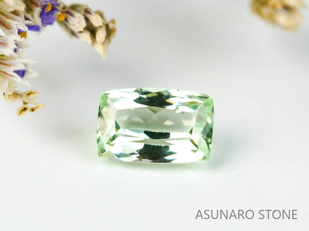 ミントガーネット タンザニア産  スクエアカット 0.53ct【220131-350】