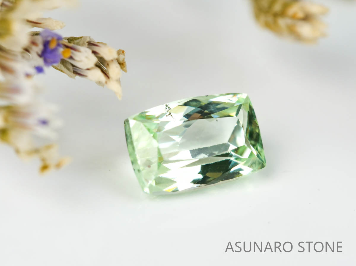 ミントガーネット タンザニア産  スクエアカット 0.53ct【220131-350】