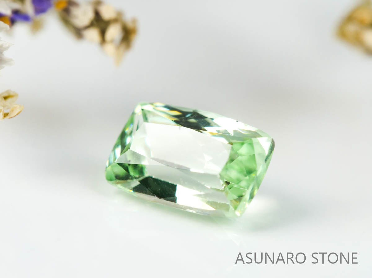 ミントガーネット タンザニア産  スクエアカット 0.53ct【220131-350】