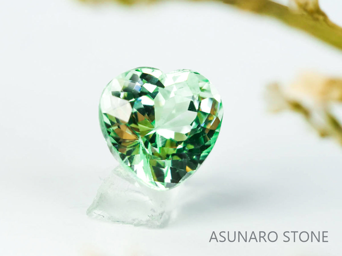 ミントガーネット タンザニア産 　ハートカット 0.50ct【220131-351】