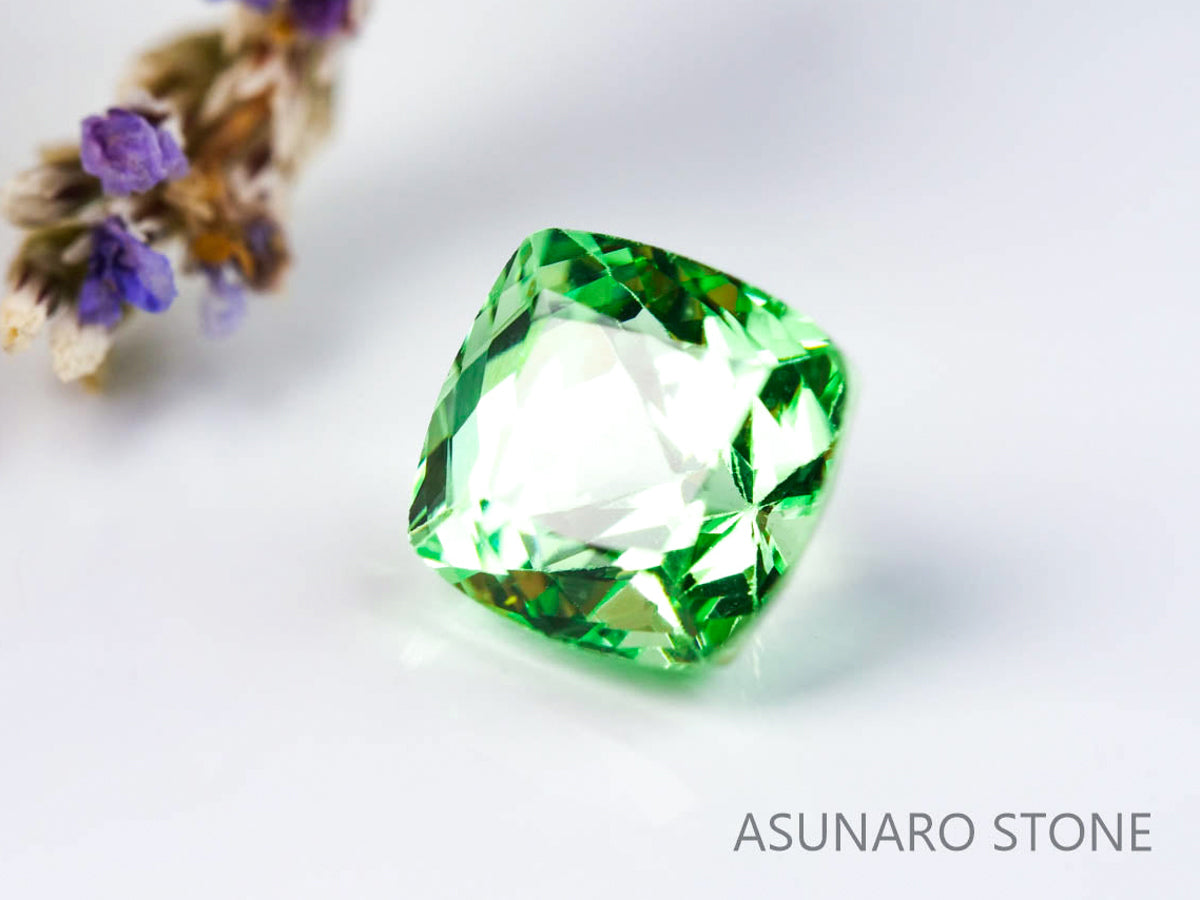 ミントガーネット タンザニア産 　クッションカット 0.62ct【220131-352】
