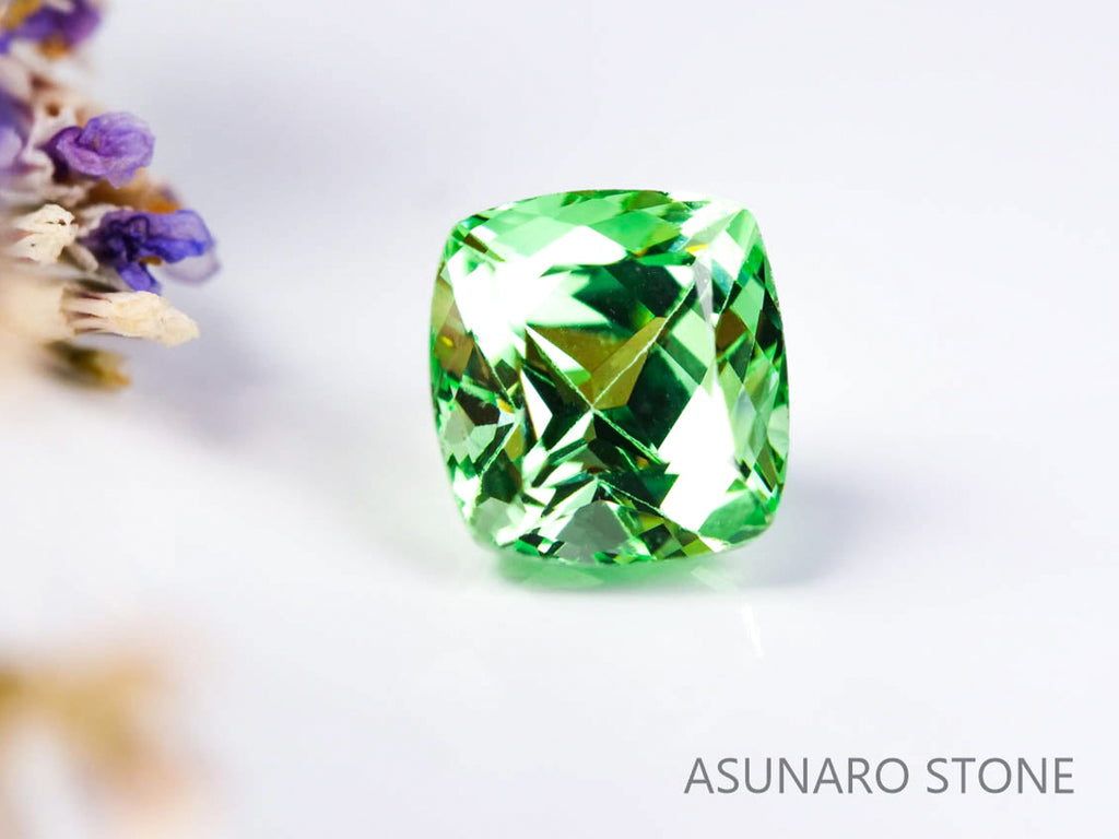 ミントガーネット タンザニア産 　クッションカット 0.62ct【220131-352】