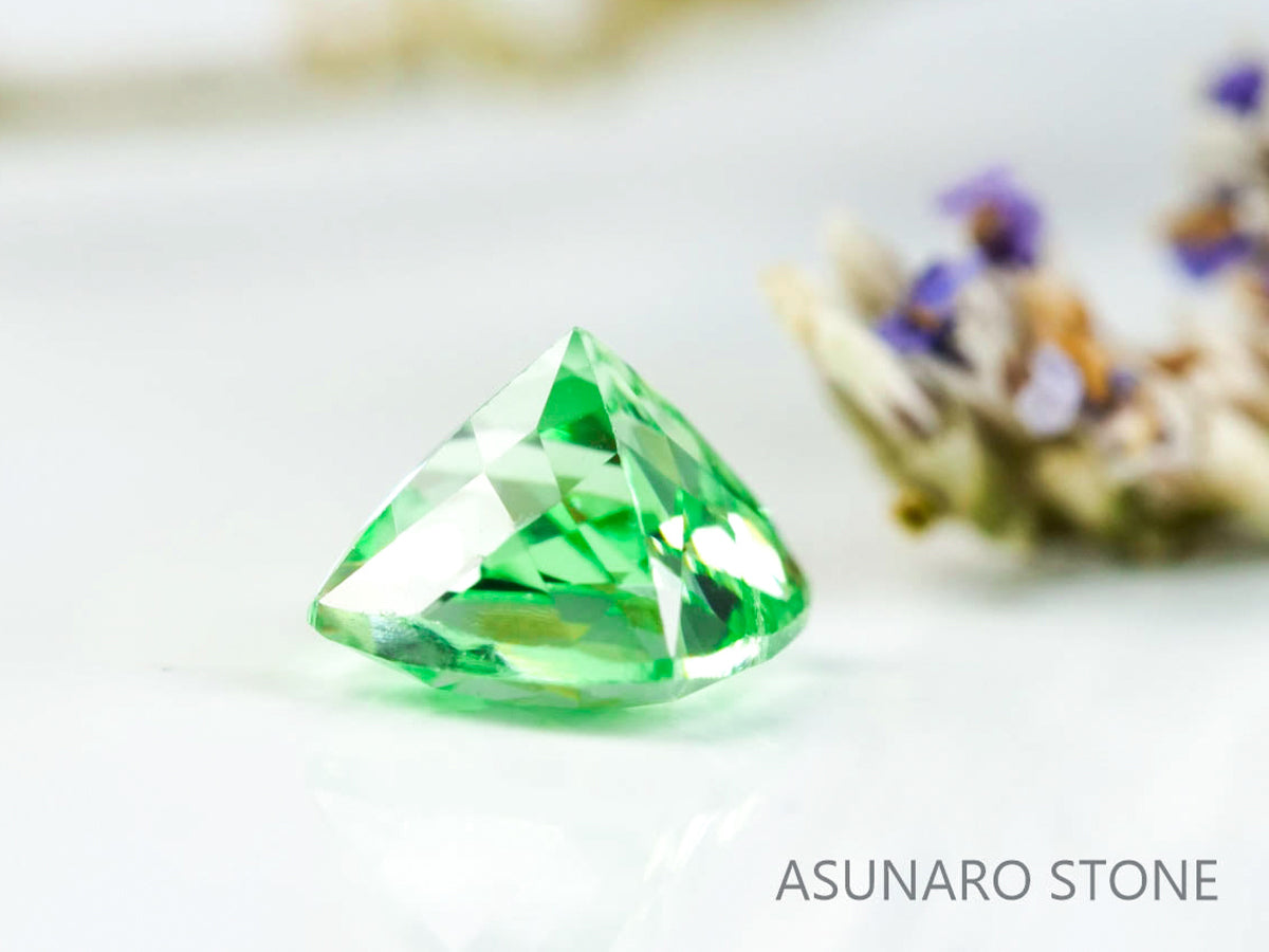 ミントガーネット タンザニア産 　クッションカット 0.43ct【220131-353】