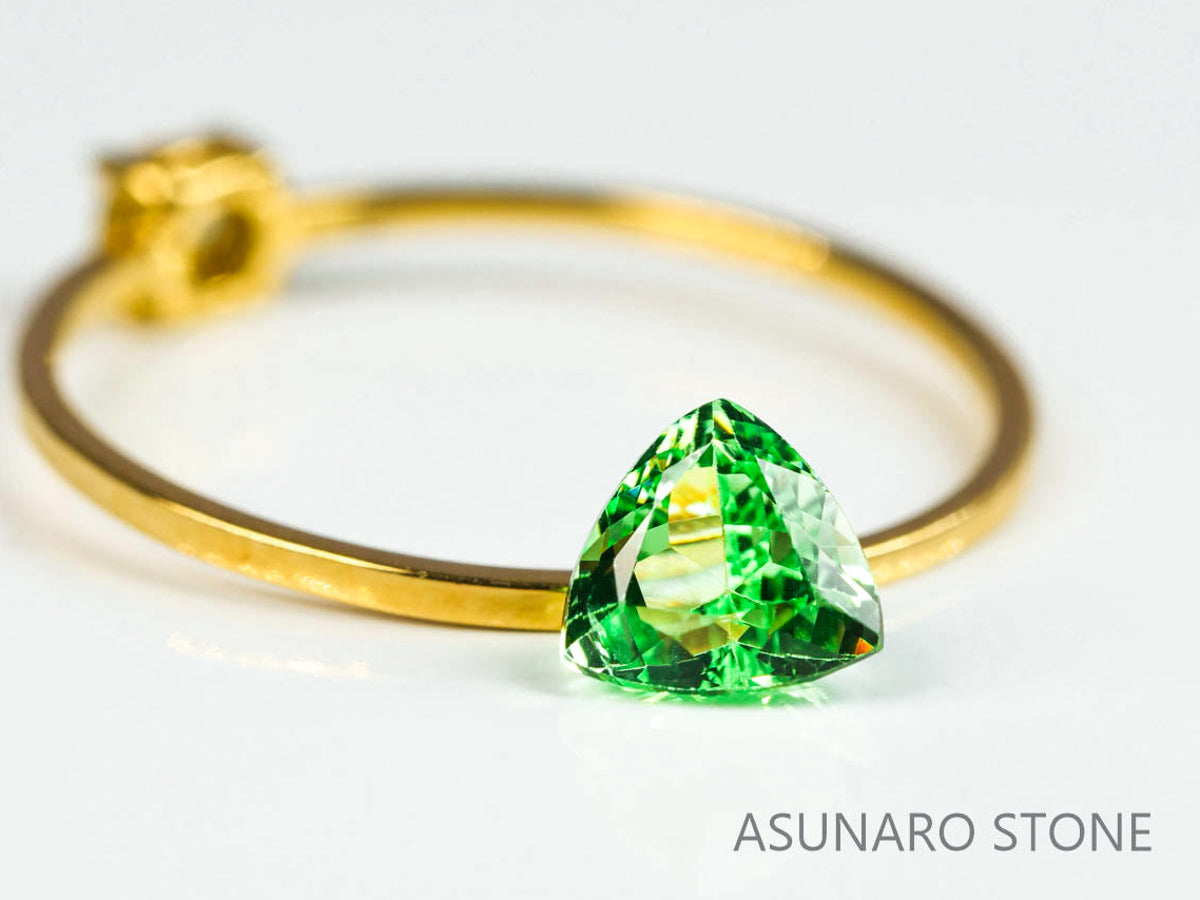 ミントガーネット タンザニア産  トリリアントカット 0.66ct【220131-354】