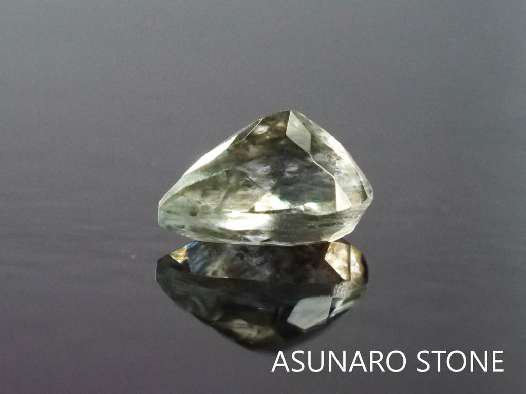 アクアマリンサンストーン  ペアシェイプカット　ブラジル産　　0.90ct【2200509-650】
