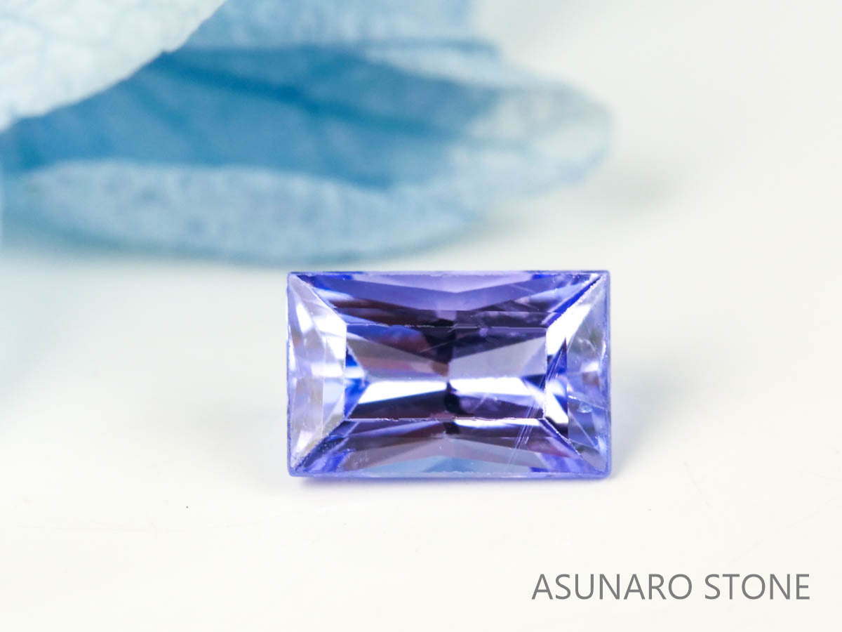 ゾイサイト  スクエアカット　タンザニア産　　0.55ct【2200506-680】