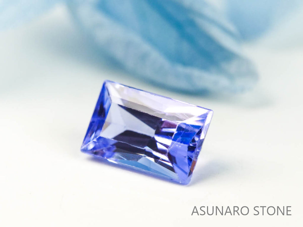 ゾイサイト  スクエアカット　タンザニア産　　0.55ct【2200506-680】