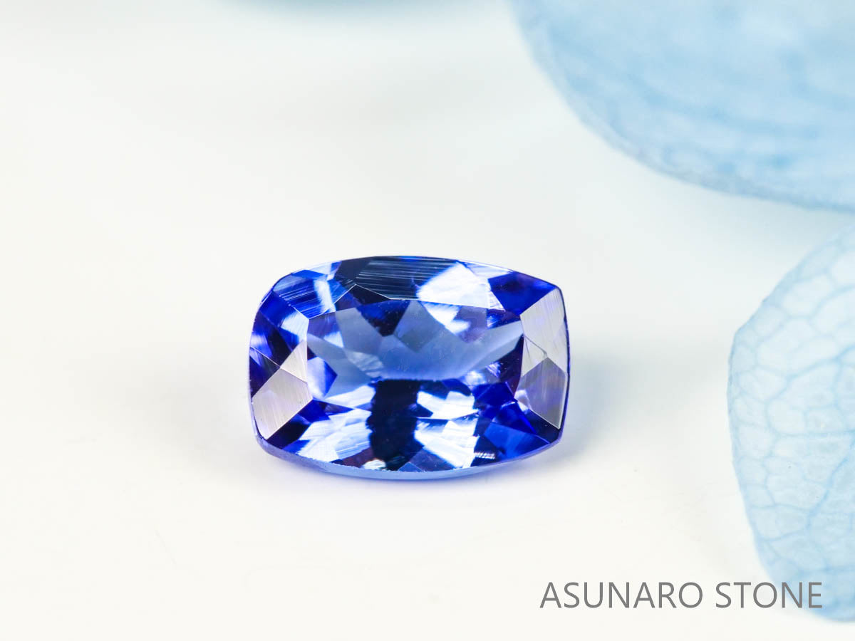 タンザナイト  クッションカット　タンザニア産　　0.58ct【2200506-681】
