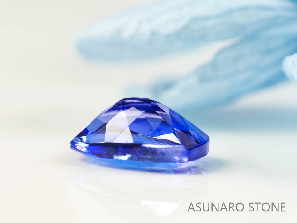 タンザナイト  クッションカット　タンザニア産　　0.58ct【2200506-681】