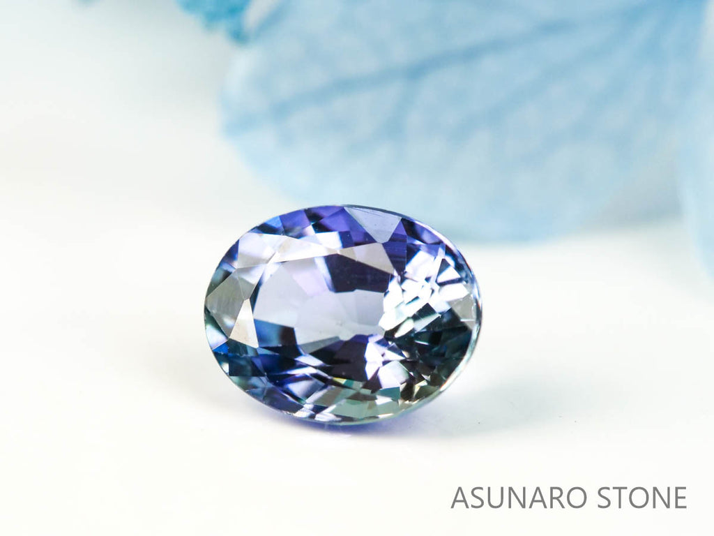 バイカラータンザナイト（ゾイサイト）  オーバルカット　タンザニア産　　0.80ct【2200506-682】