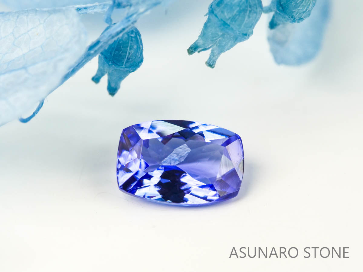 タンザナイト  クッションカット　タンザニア産　　0.48ct【2200506-683】