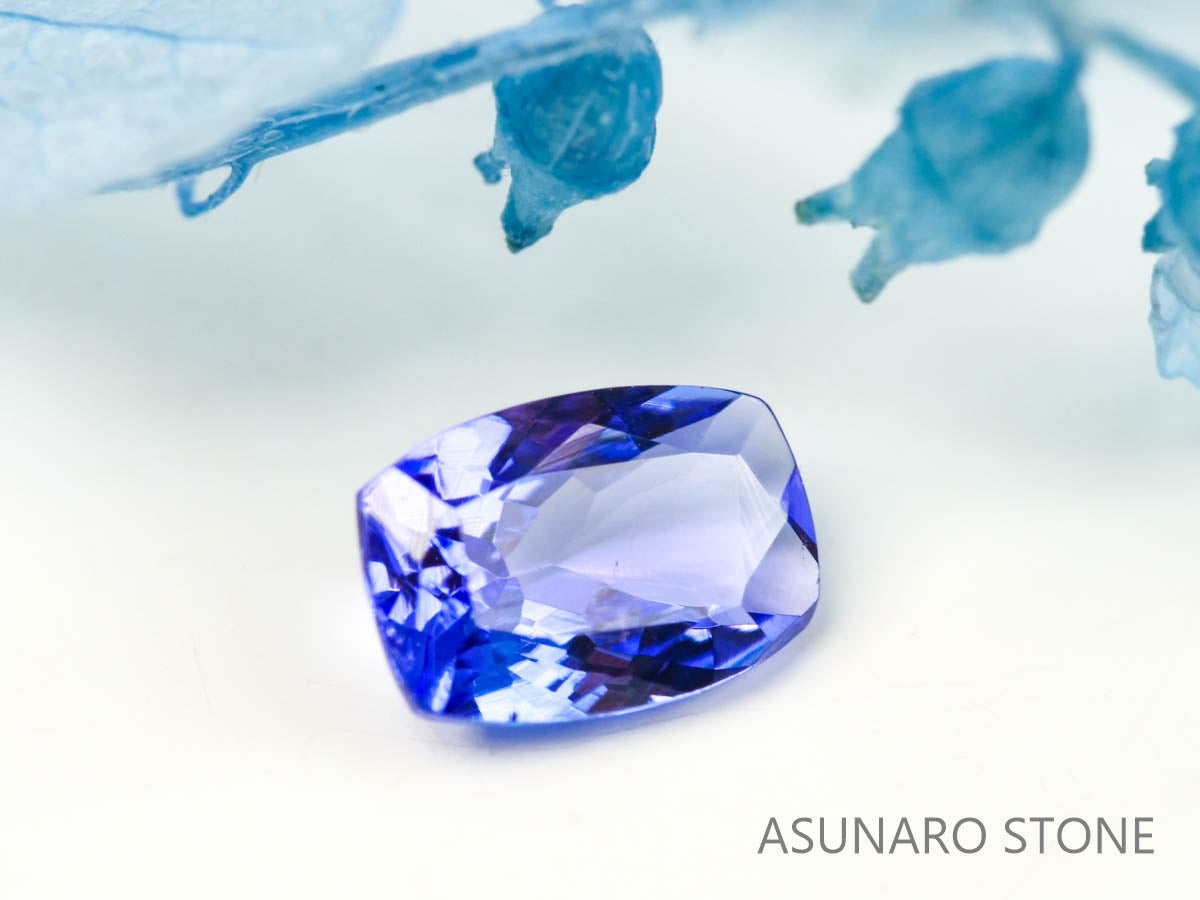 タンザナイト  クッションカット　タンザニア産　　0.48ct【2200506-683】