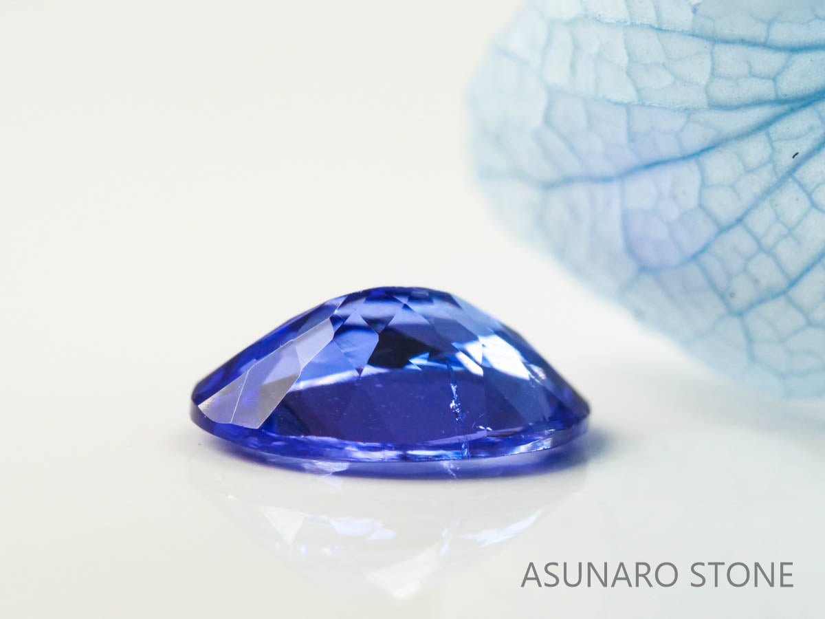 タンザナイト  オーバルカット　タンザニア産　　0.68ct【2200506-690】