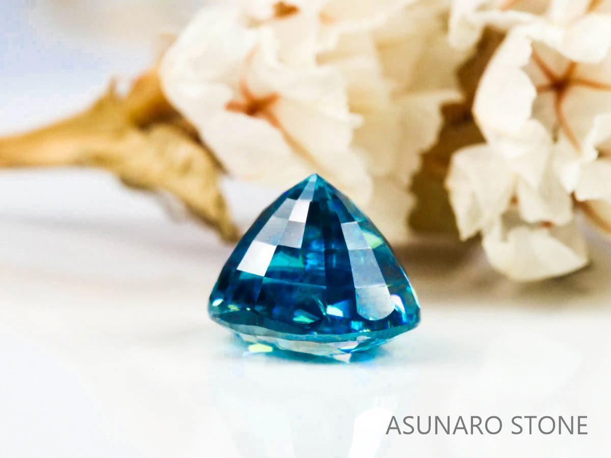 ブルージルコン　ラタナキリブルー　クッションカット　3.12ct　カンボジア産　【220615-720】