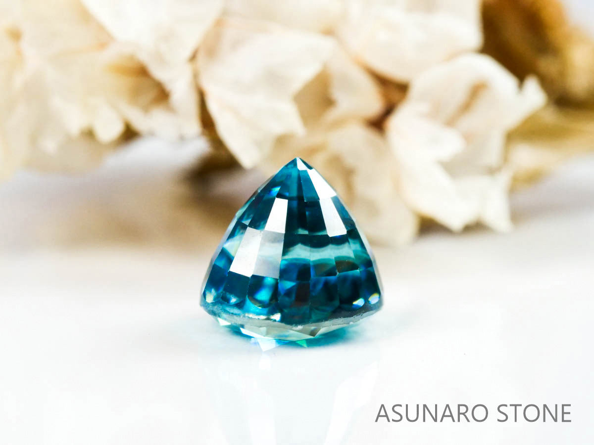 ブルージルコン　ラタナキリブルー　クッションカット　3.22ct　カンボジア産　【220615-723】