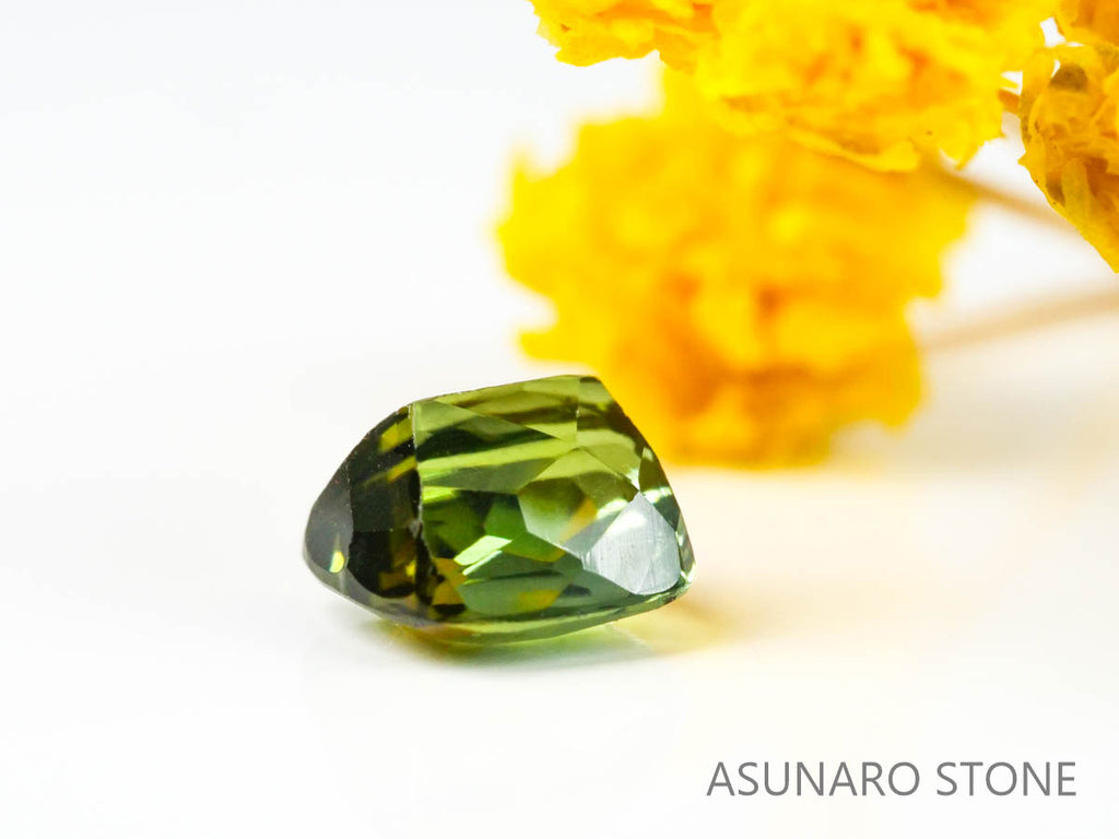 グリーントルマリン 　クッションカット 　アフガニスタン産  0.91ct　【220627-741】