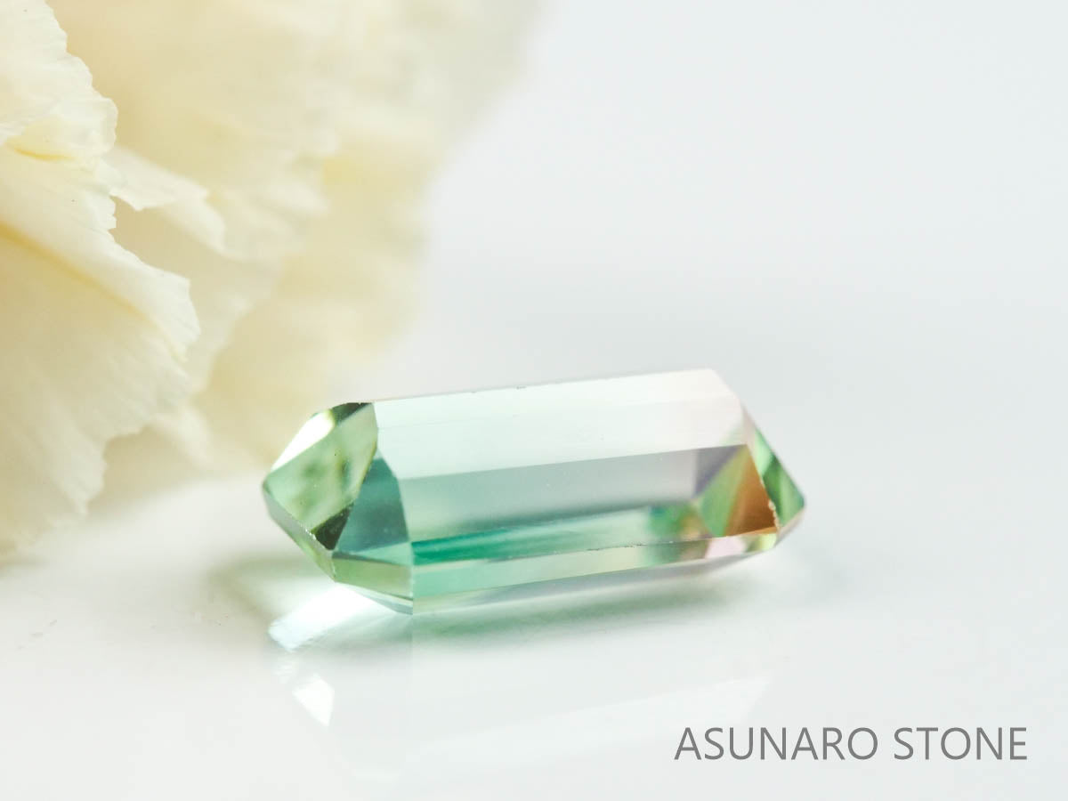 バイカラーブルートルマリン　エメラルドカット　ルワンダ産　　0.88ct【220804-763】