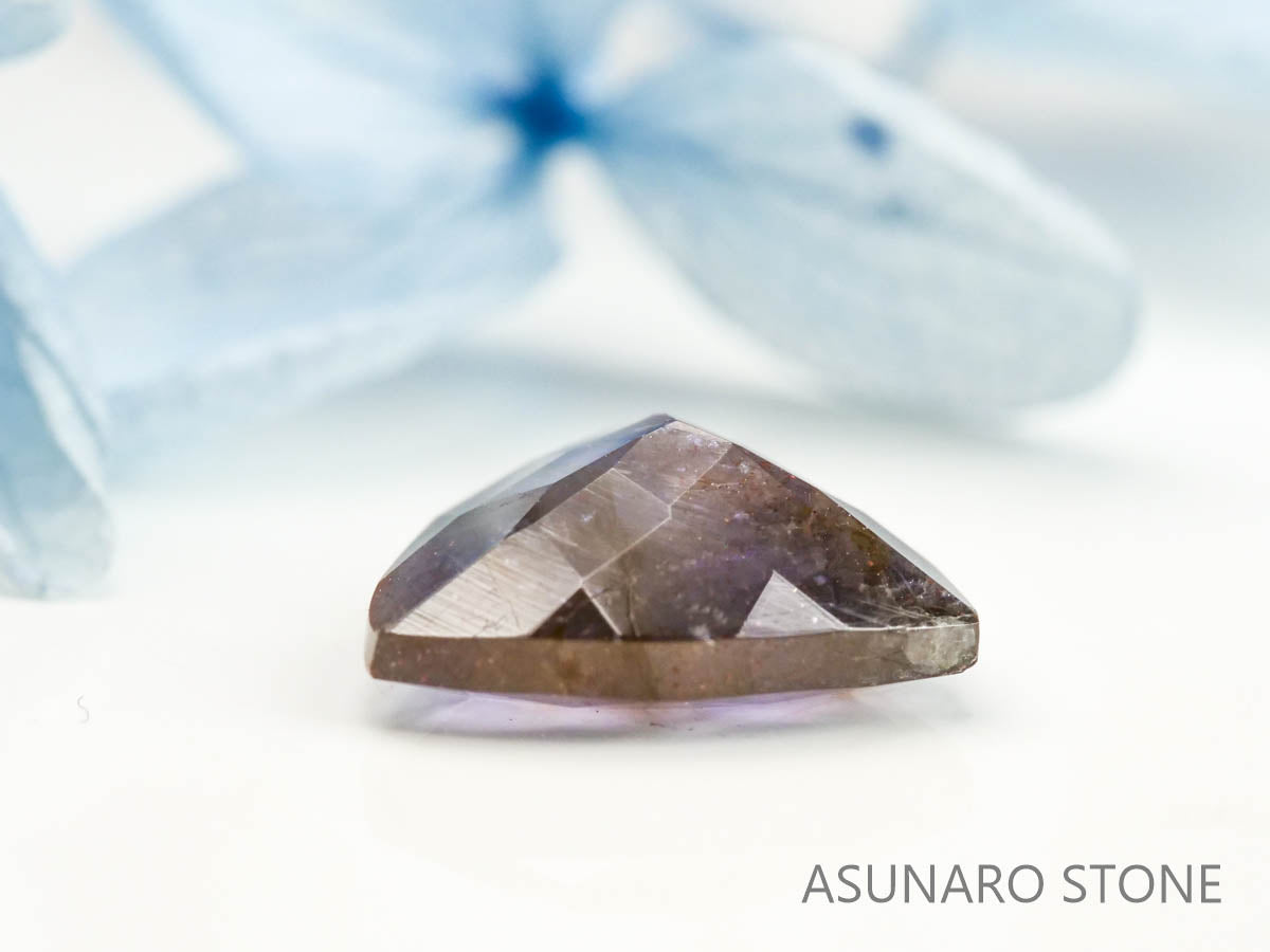 ブラッドショットアイオライト　トリリアントカット 　インド産　　1.82ct【220728-990】